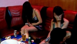 15 nữ tiếp viên dương tính với ma túy phục vụ khách tại karaoke