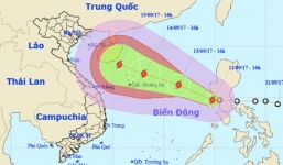 Bão số 10 giật cấp 11 hướng thẳng vào Việt Nam
