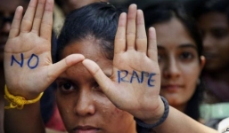 Con của bé gái 13 tuổi bị cưỡng hiếp đã tử vong