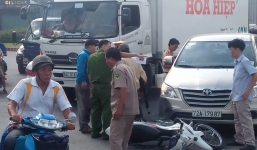 Cha va chạm giao thông, con gọi hội tới đánh tài xế gấy náo loạn