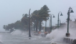 Tin bão mới nhất: Bão số 10 liên tục tăng cấp, hướng vào Việt Nam