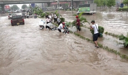 Bão số 10: Hà Nội yêu cầu mở hết cửa hồ điều hòa để chống ngập