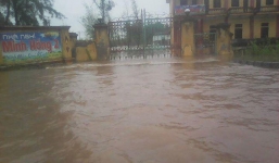 Ảnh hưởng bão số 10: Khu vực bãi biển Quất Lâm 'thất thủ'