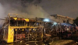 Siêu thị  tầng 2 đổ sập sau vụ hỏa hoạn trong đêm mưa