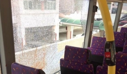 Đâm chết người trên xe buýt rồi nhảy qua cửa sổ chạy trốn