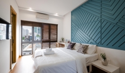 Căn studio trong hẻm nhỏ sở hữu ban công riêng cực chất