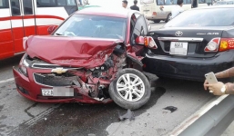 3 ô tô đâm nhau trên cầu Thăng Long, giao thông ùn tắc hàng giờ