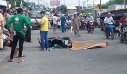 Mải mê dùng điện thoại khi đi trên đường, Grabber 18 tuổi bị container cán tử vong