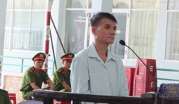 Khóa cửa, đổ xăng châm lửa đốt người tình