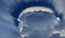 Vầng hào quang hình nấm kỳ lạ trên bầu trời Đắk Lắk
