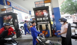 Giá xăng tiếp tục tăng, vượt mốc 18.000 đồng/lít 