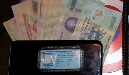 CSGT trả lại cặp chứa kim cương, Macbook cho người đánh rơi