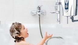 Giúp việc lơ là vài giây, bé 1 tuổi chết thảm ở Trung Quốc