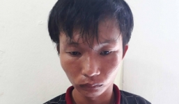 Đi làm về khuya, cô gái bị dí dao vào cổ, cướp tài sản