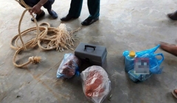 Nghi con lấy trộm 7.000 đồng, mẹ ép 2 con trai uống thuốc diệt cỏ suýt mất mạng