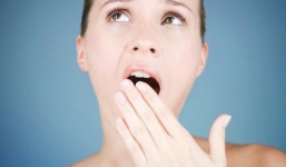 Mẹo tẩy trắng răng, trị hôi miệng bằng đường, muối và bánh mì