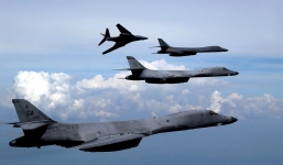 Máy bay ném bom Mỹ lần đầu tiến sát nhất không phận Triều Tiên