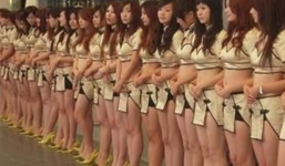 Cám dỗ của những cô gái chân dài theo nghề PG