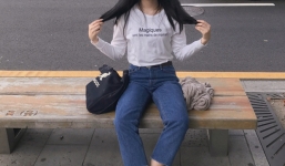 Chàng trai đập nát điện thoại người yêu vì bị nhờ chụp ảnh sống ảo suốt ngày, chụp xong lại còn chê xấu