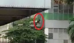 Nam công nhân nhảy từ tầng 3 xuống đất sau khi cãi nhau với bạn gái