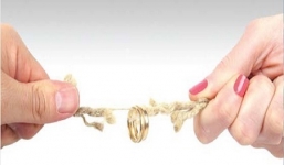 Gã chồng tàn nhẫn đổ nước sôi vào vợ vì bị ly hôn