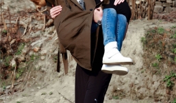 Bị đồn chuẩn bị lên xe hoa với đồng nghiệp kém tuổi, Trần Kiều Ân phản ứng ra sao?