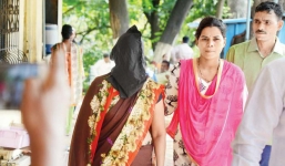 Bị chính con trai ruột cưỡng bức, bà mẹ Ấn Độ nhờ con trai cả sát hại em