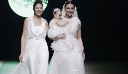 Mẹ con Hồng Quế làm vedette trong đêm mở màn Tuần lễ thời trang Việt Nam 2018