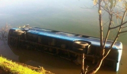 Xe khách 29 chỗ lao xuống hồ Xuân Hương lúc mờ sáng