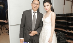 Sao mai Thu Hằng thân thiết với MC Lại Văn Sâm trong hậu trường