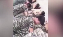 Phẫn nộ nam sinh bị phạt chống đẩy trên người nữ sinh