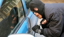 Ăn cắp ô tô có cảnh sát bên trong, tên trộm bị tóm gọn