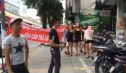 Mua đồng hồ 56 triệu kém chất lượng, nam thanh niên thuê 'chân dài' đi đòi tiền