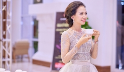 Ngắm vẻ đẹp khó rời mắt của MC Mỹ Vân trong đêm Gala 20 năm Sao Mai