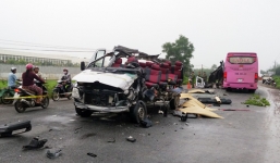 TNGT đặc biệt nghiêm trọng: Xe khách đối đầu, 6 người chết, 10 người nguy kịch