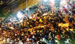 Nỗi khổ dịp Trung thu của một người dân phố 'cưỡi ngựa xem hoa'