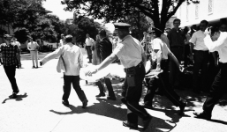 Vụ Las Vegas: Hung thủ học theo kẻ mở màn lịch sử xả súng kinh hoàng ở Mỹ 50 năm trước?