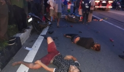 Xe máy kẹp 4 gây tai nạn, 5 người bị thương nằm trên đường