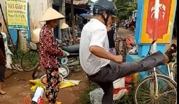 Trưởng công an 'tung cước dẹp lề đường': 'Tôi làm hơi quá, mong bỏ qua'