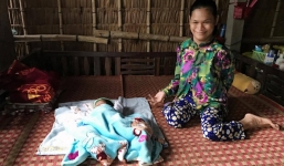 Cuộc sống đã có niềm vui của 'người mẹ điên' sinh con gái vì bị hiếp dâm sau một tháng được mọi người giúp đỡ