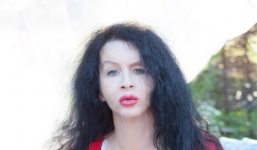 Người đầu tiên trên thế giới tự tiêm vi khuẩn 3,5 triệu năm tuổi để được trẻ lâu