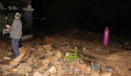 Đất đá sạt lở bất ngờ đổ ập xuống khách sạn ở Vũng Tàu