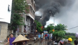 Hà Nội: Đám cháy lớn thiêu rụi 3 ngôi nhà