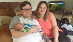 Vợ chồng chết lặng khi thấy con nằm bên cạnh tử vong