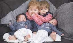 Bà mẹ sinh đôi 2 lần trong 1 năm gây bão MXH