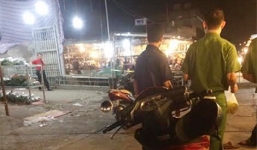 Hà Nội: Nhân viên bán hoa bất ngờ bị đâm gục tại chỗ