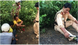 Chạy xe máy thả 2 tay còn lao vào hành hung CSGT