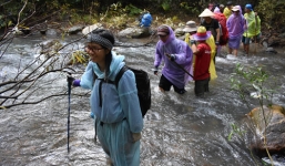 Nữ phượt thủ tử nạn thương tâm khi vượt suối