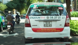 Vinasun yêu cầu tài xế gỡ biểu ngữ phản đối Uber, Grab