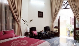 Ghé studio ấm cúng nép mình trong ngõ nhỏ Hàng Khay